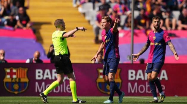 Frenkie de Jong: Từ Ác Mộng đến Huyền Thoại tại Barcelona
