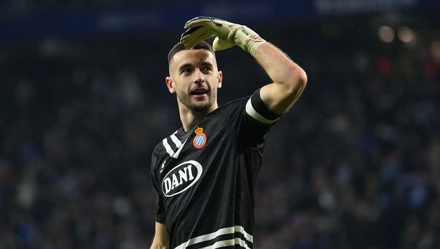 Tương lai Joan Garcia: Premier League hay Barcelona?