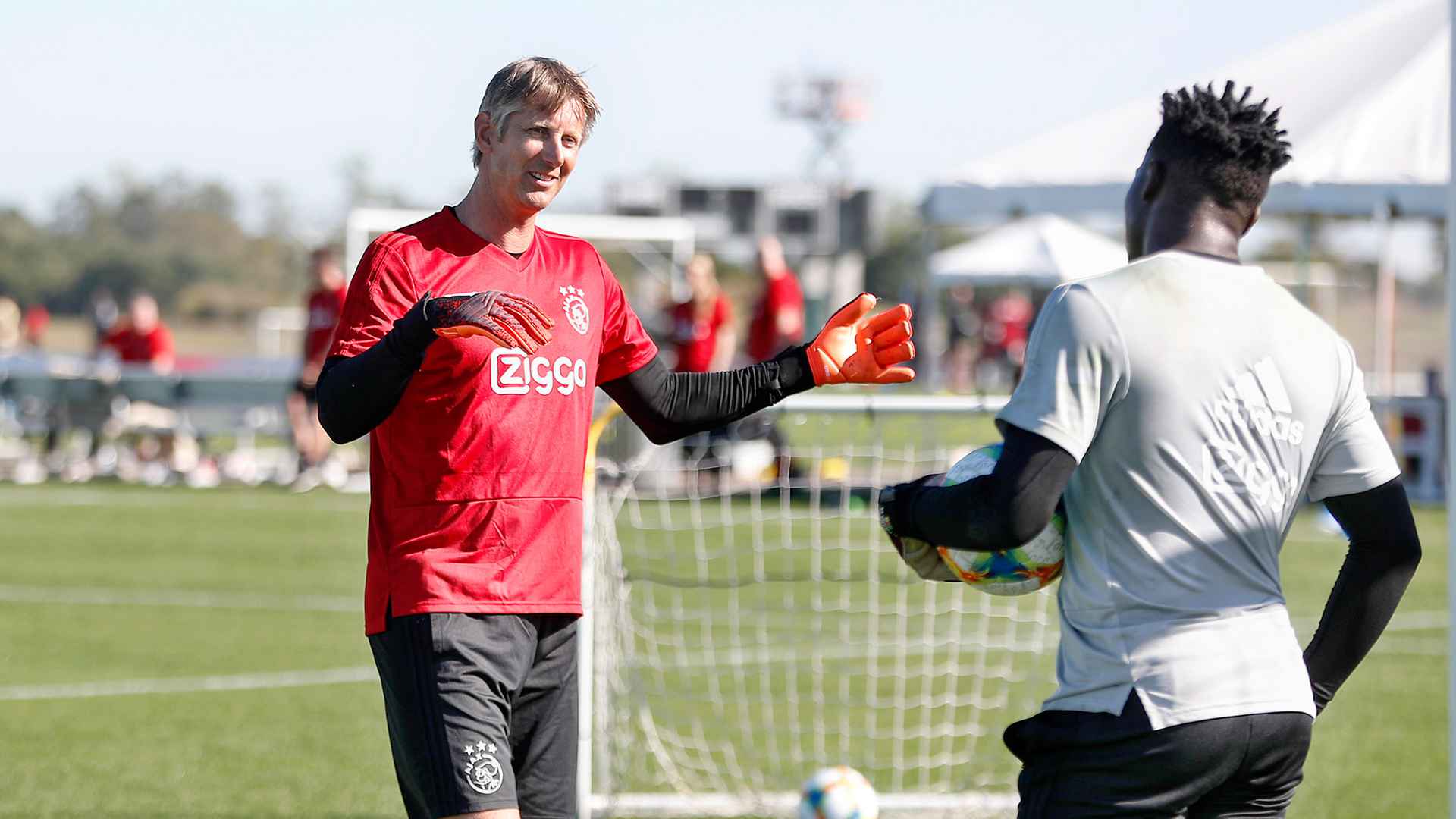 Vị trí thủ môn MU: Onana đối mặt tương lai bất định, Van der Sar lên tiếng bảo vệ
