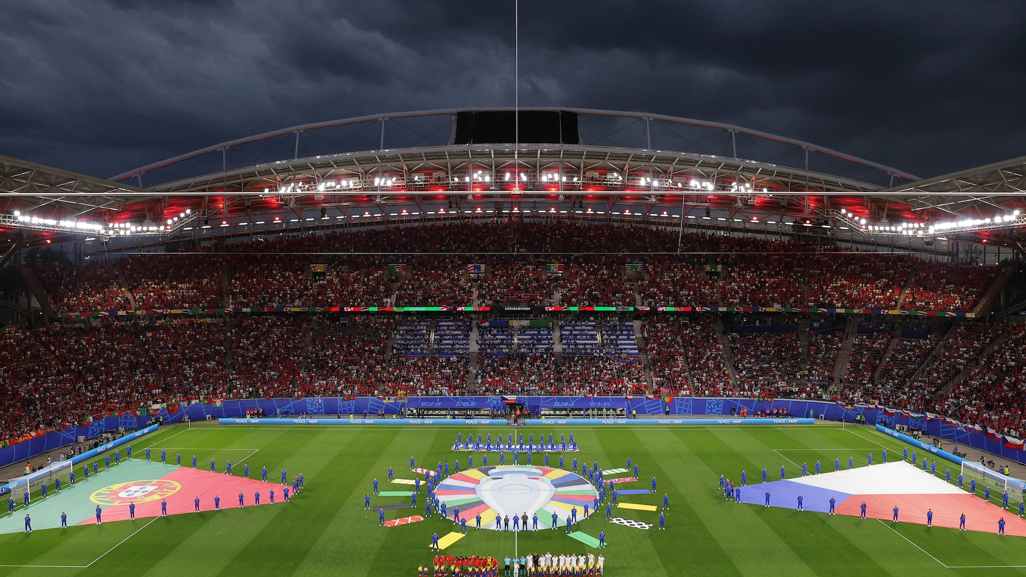 Red Bull Arena: Huyền thoại bóng đá Đông Đức hồi sinh